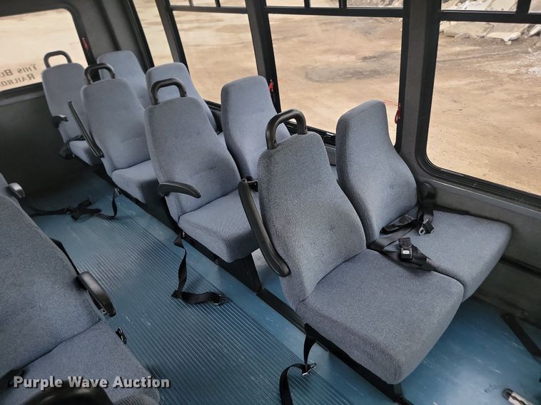 image for item DQ7517 2008 Chevrolet C5500  shuttle bus