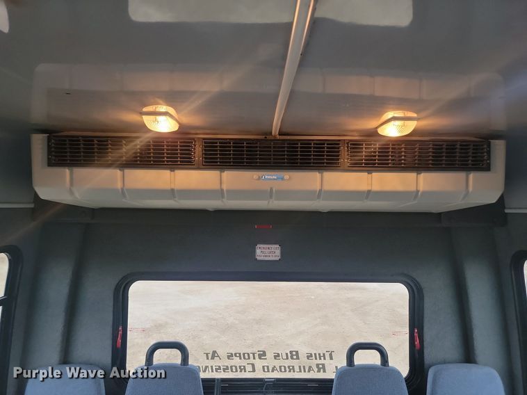 image for item DQ7517 2008 Chevrolet C5500  shuttle bus