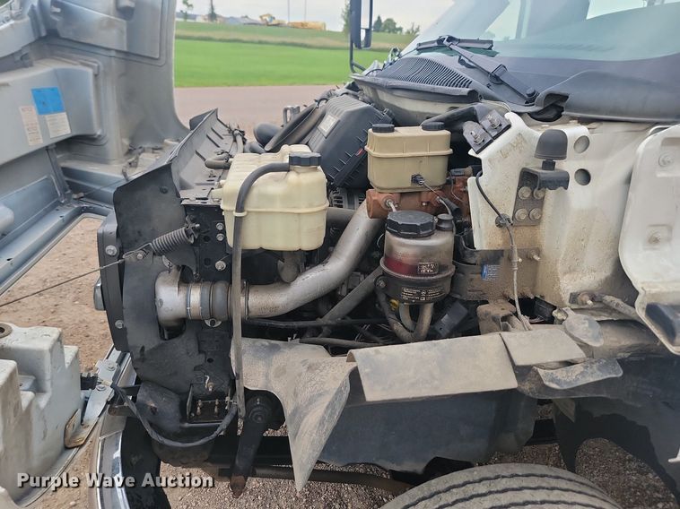 image for item DQ7517 2008 Chevrolet C5500  shuttle bus