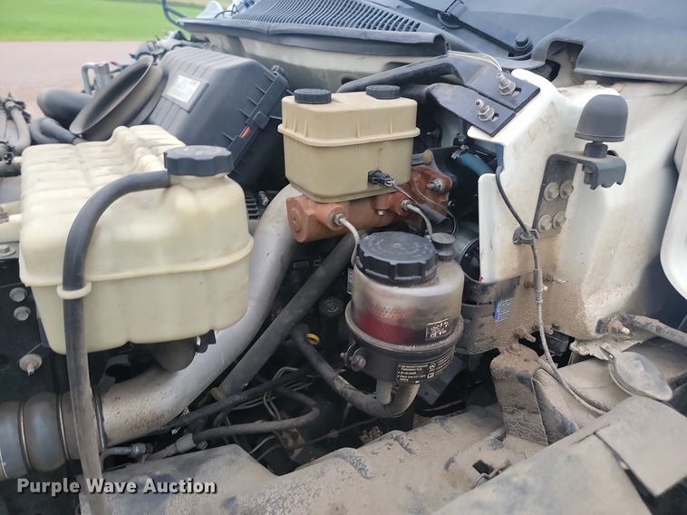 image for item DQ7517 2008 Chevrolet C5500  shuttle bus