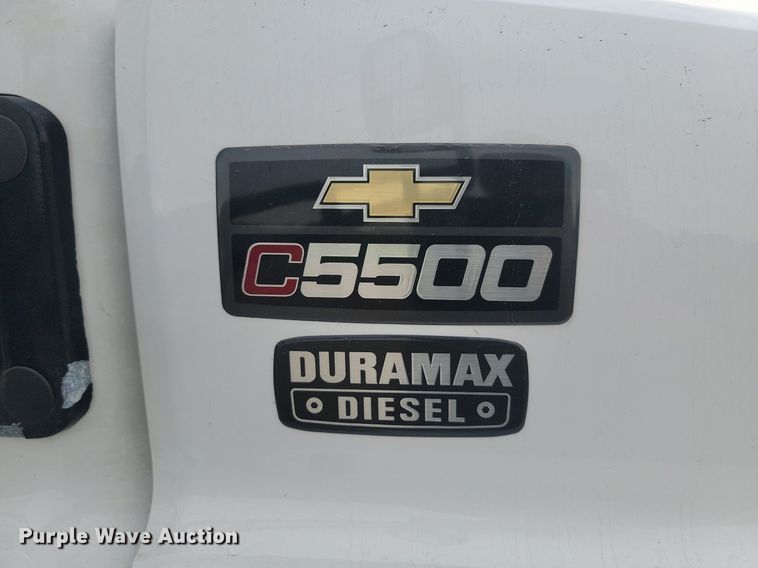 image for item DQ7517 2008 Chevrolet C5500  shuttle bus