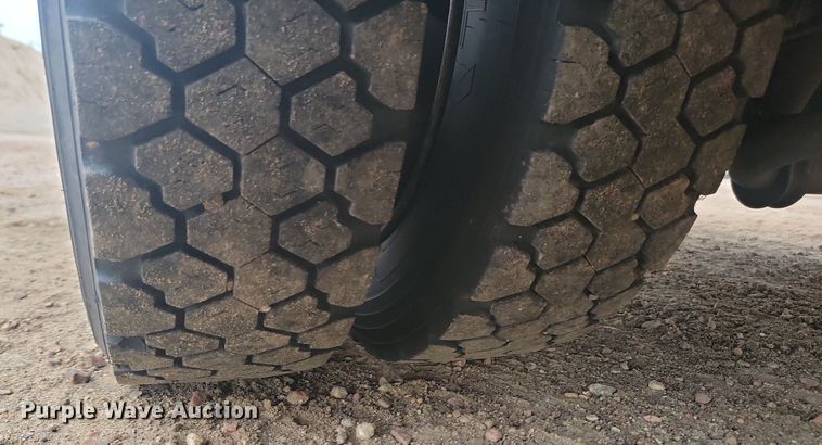 image for item DQ7517 2008 Chevrolet C5500  shuttle bus