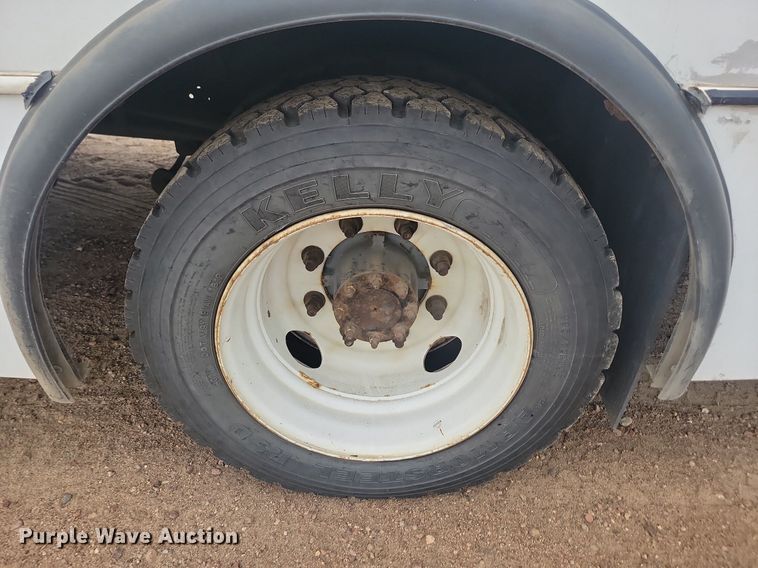 image for item DQ7517 2008 Chevrolet C5500  shuttle bus