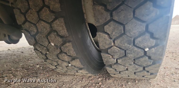 image for item DQ7517 2008 Chevrolet C5500  shuttle bus