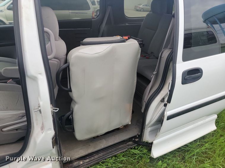 image for item DQ7518 2008 Chevrolet Uplander  van