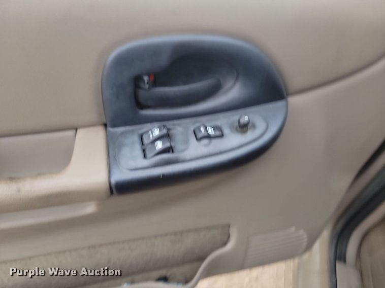 image for item DQ7519 2003 Chevrolet Venture  van