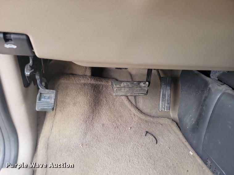 image for item DQ7519 2003 Chevrolet Venture  van