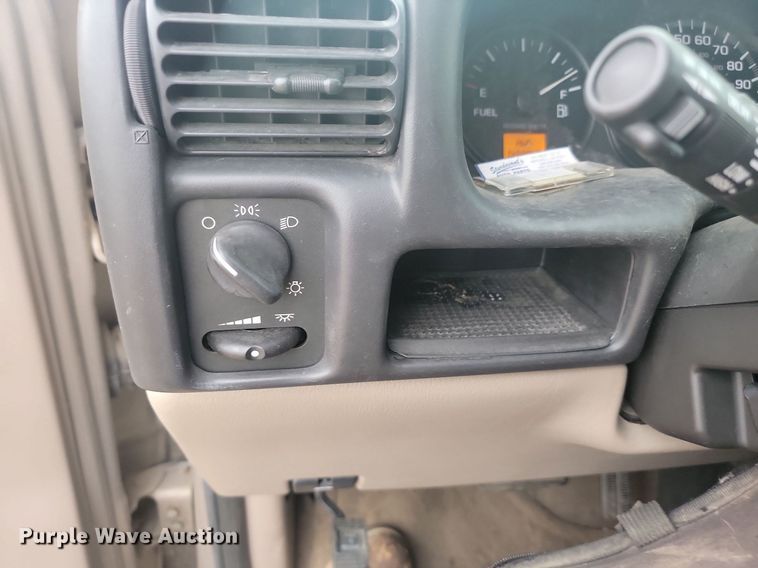 image for item DQ7519 2003 Chevrolet Venture  van