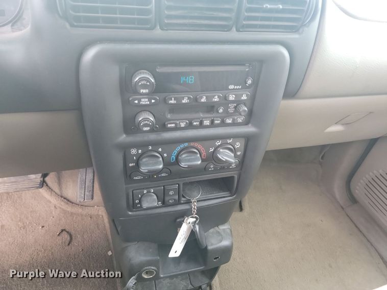 image for item DQ7519 2003 Chevrolet Venture  van