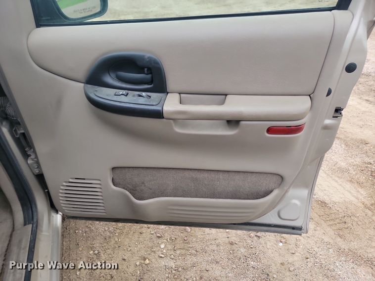 image for item DQ7519 2003 Chevrolet Venture  van