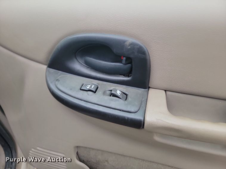 image for item DQ7519 2003 Chevrolet Venture  van