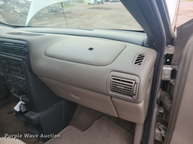 image for item DQ7519 2003 Chevrolet Venture  van