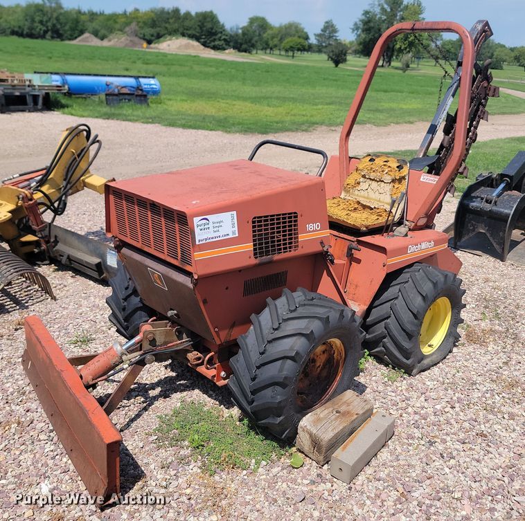 image for item DQ7522 Ditch Witch 1810  trencher