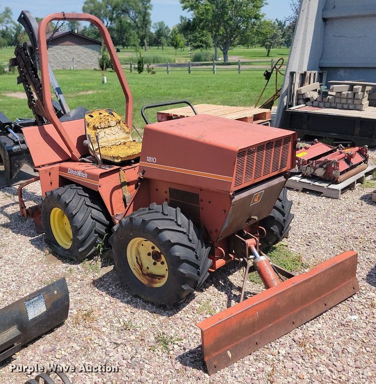 image for item DQ7522 Ditch Witch 1810  trencher