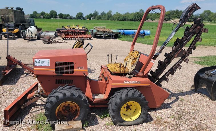 image for item DQ7522 Ditch Witch 1810  trencher
