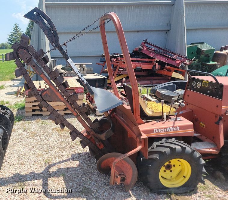 image for item DQ7522 Ditch Witch 1810  trencher