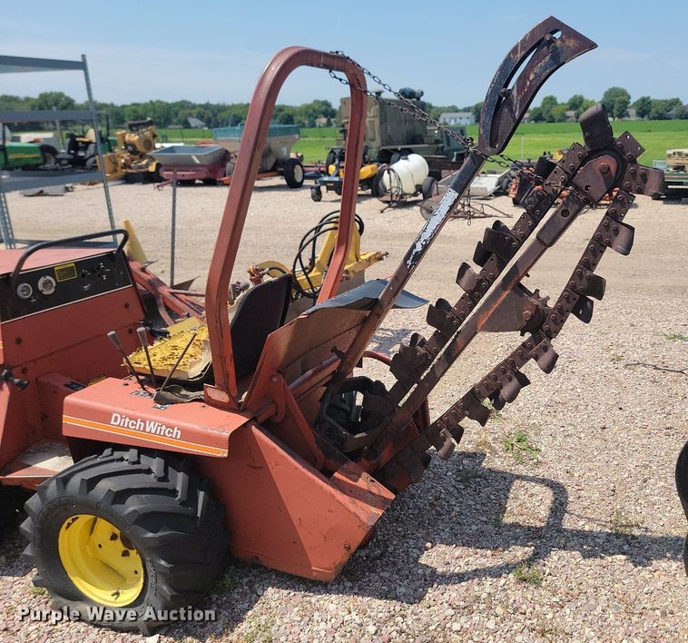 image for item DQ7522 Ditch Witch 1810  trencher