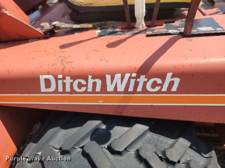 image for item DQ7522 Ditch Witch 1810  trencher