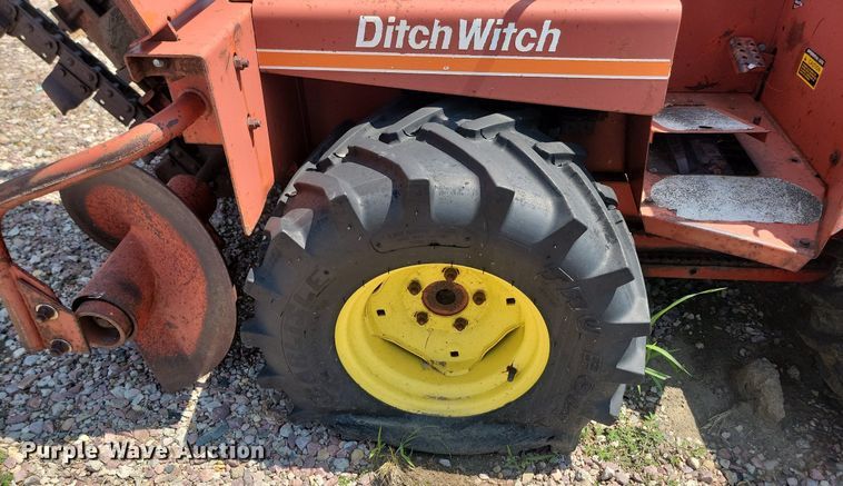 image for item DQ7522 Ditch Witch 1810  trencher