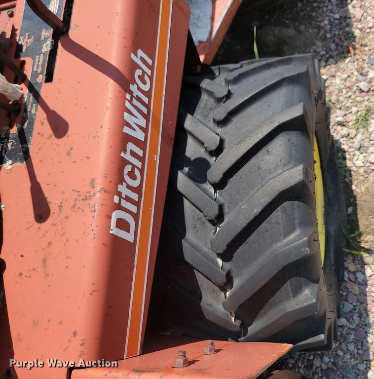 image for item DQ7522 Ditch Witch 1810  trencher