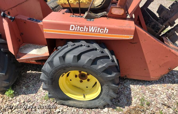 image for item DQ7522 Ditch Witch 1810  trencher