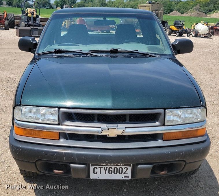 image for item DQ7523 2002 Chevrolet S10  Ext. Cab pickup truck