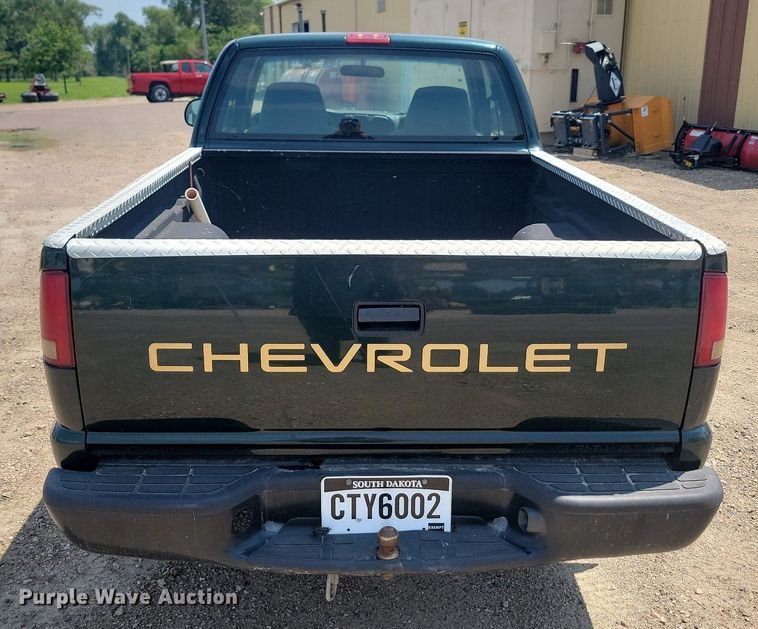image for item DQ7523 2002 Chevrolet S10  Ext. Cab pickup truck