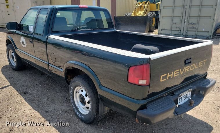 image for item DQ7523 2002 Chevrolet S10  Ext. Cab pickup truck