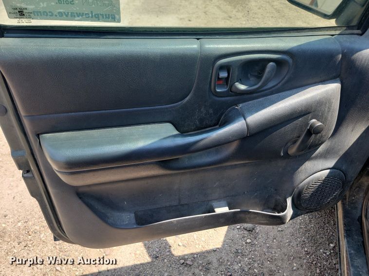 image for item DQ7523 2002 Chevrolet S10  Ext. Cab pickup truck