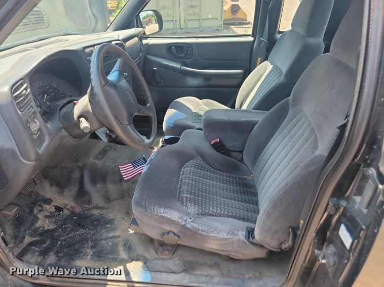 image for item DQ7523 2002 Chevrolet S10  Ext. Cab pickup truck