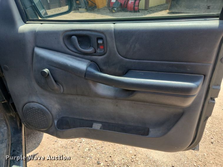 image for item DQ7523 2002 Chevrolet S10  Ext. Cab pickup truck