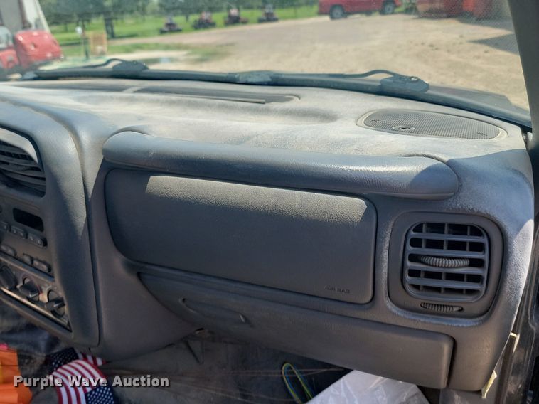 image for item DQ7523 2002 Chevrolet S10  Ext. Cab pickup truck