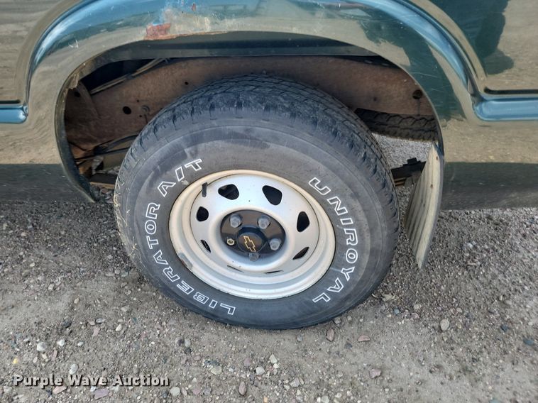 image for item DQ7523 2002 Chevrolet S10  Ext. Cab pickup truck