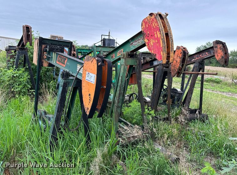 image for item DS2092 (11) pump jacks