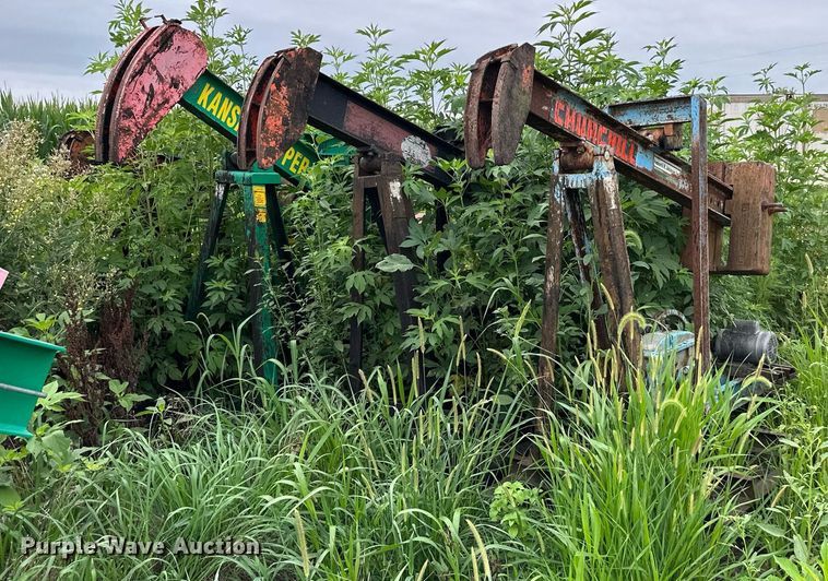 image for item DS2092 (11) pump jacks