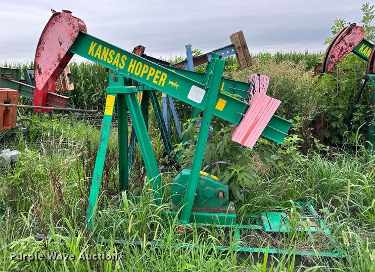 image for item DS2092 (11) pump jacks