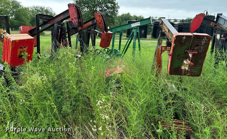 image for item DS2095 (12) pump jacks