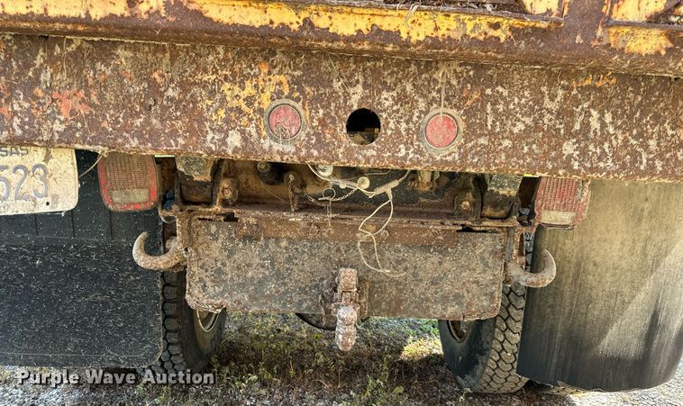 image for item DS2104 1984 International S2554  dump truck