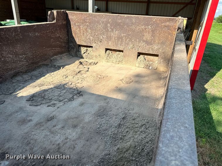 image for item DS2104 1984 International S2554  dump truck