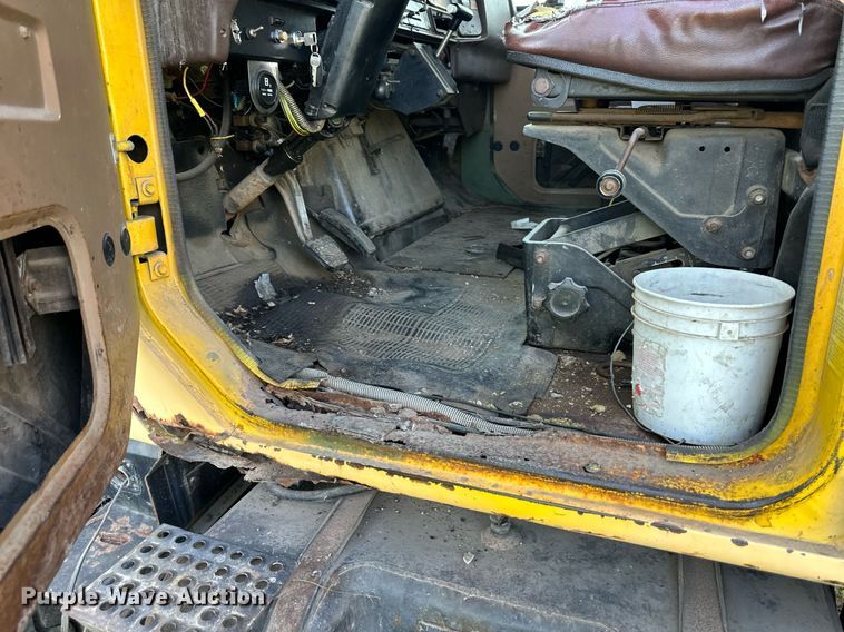 image for item DS2104 1984 International S2554  dump truck
