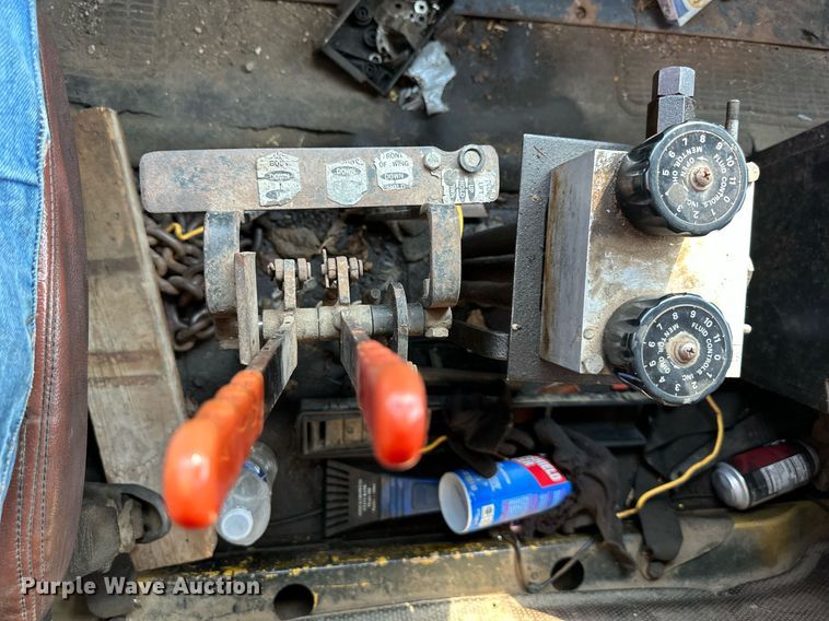 image for item DS2104 1984 International S2554  dump truck