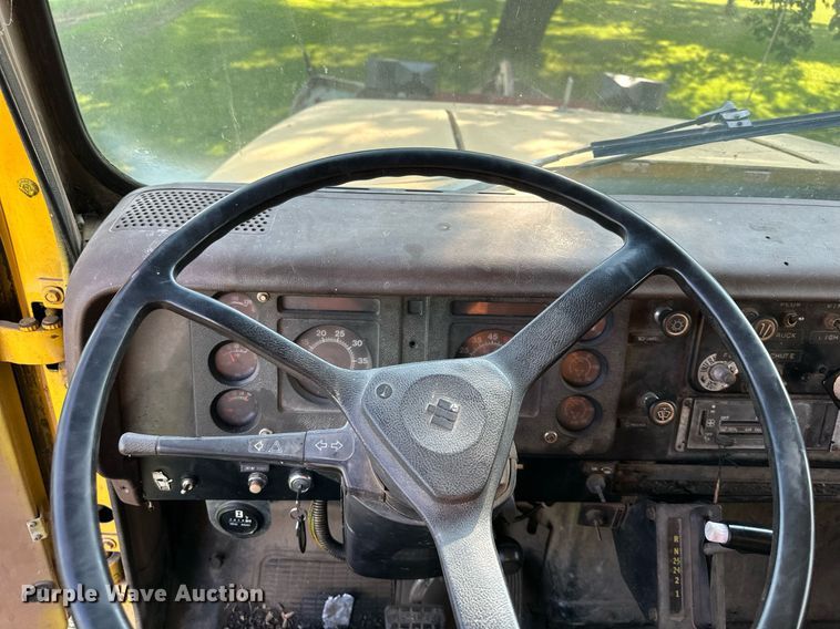 image for item DS2104 1984 International S2554  dump truck