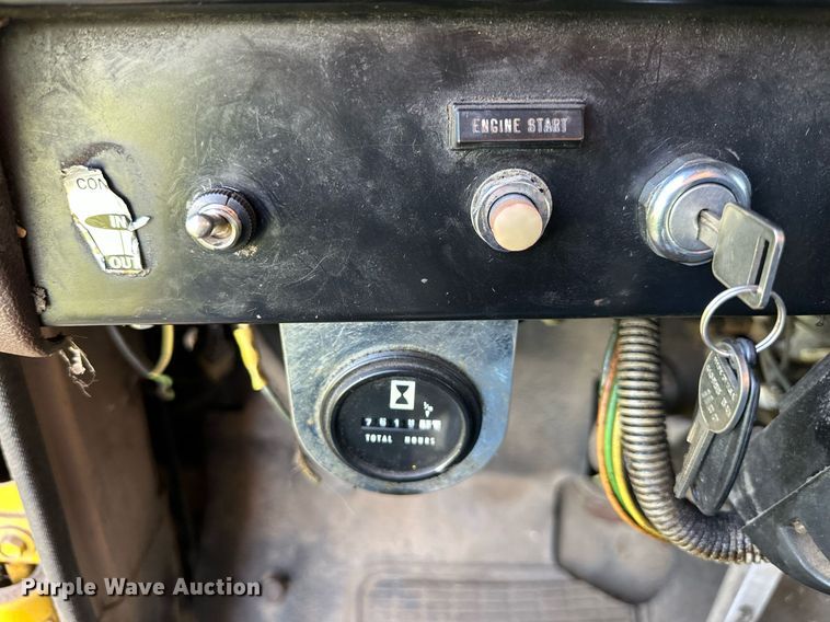 image for item DS2104 1984 International S2554  dump truck