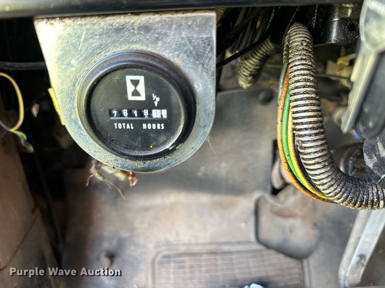 image for item DS2104 1984 International S2554  dump truck