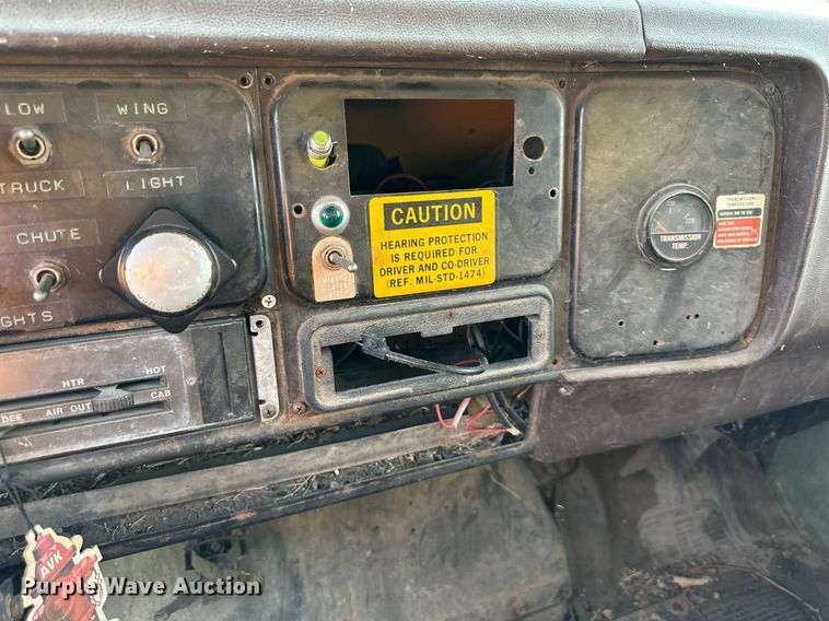 image for item DS2104 1984 International S2554  dump truck