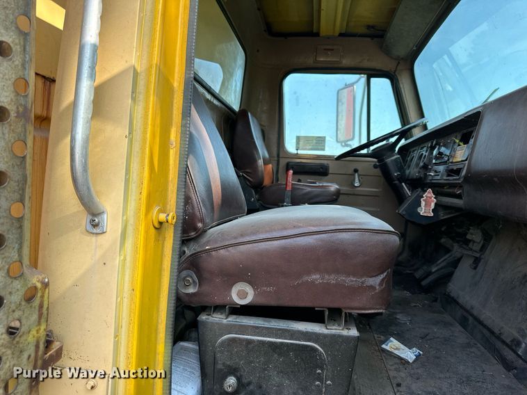 image for item DS2104 1984 International S2554  dump truck