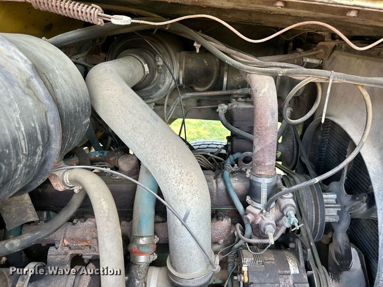 image for item DS2104 1984 International S2554  dump truck