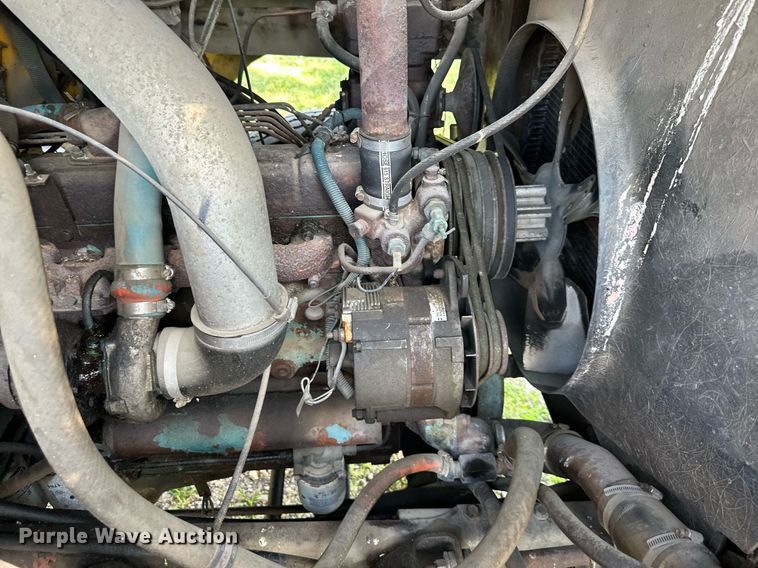 image for item DS2104 1984 International S2554  dump truck