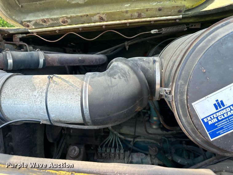 image for item DS2104 1984 International S2554  dump truck