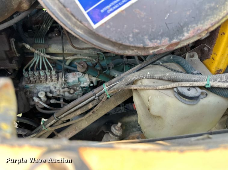 image for item DS2104 1984 International S2554  dump truck